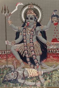 Kali: Hindulainen ajan, luomisen, tuhon, väkivallan ja voiman jumalatar.