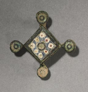 Koristeellinen rintakoru, n. 100-300 tekijältä Unbekannt