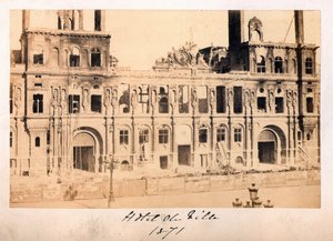 Paris Commune (1871): näkymä Hotel de Villesta toukokuun 1871 palon jälkeen. Nimetön valokuvaus. Tulostus pahville Dim. 15x10 cm tekijältä Unbekannt