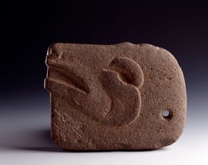 Esikolumbialainen taide, mayojen sivilisaatio, klassinen aika: zoomorfinen kirves veistetyssä kivessä, joka edustaa hirven päätä. Himmeä. 26,5 x leveys 19,5 cm Guatemala, Museo Nazionale di Archeologia e Etnologia - Esikolumbiaaninen taide, Maya-sivilisaat tekijältä Unbekannt