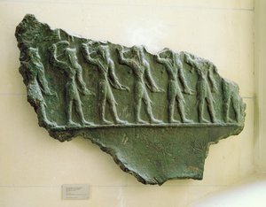 Elamilaisten soturien kulkue, Susa, Iran, elamilainen aika, n. 1150 eKr. (pronssinen kohokuvio) tekijältä Unbekannt