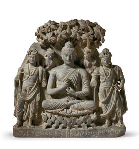 Buddha Shakyamunin ja bodhisattvojen kohokuviokolmio, 3.-4. vuosisata (harmaa liuske) tekijältä Unbekannter Künstler