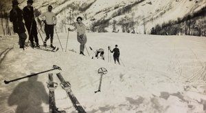 Hiihtäjät Abetonessa tekijältä Unbekannter Künstler