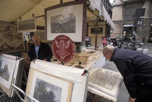Printtien myyntipiste, Piazza del Carmine, Milano, Lombardia, Italia tekijältä Unbekannt