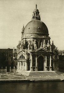 Santa Maria della Saluten basilika Grand Canalin päässä. Venetsian valokuvaus: Wilhelm Bode tekijältä Unbekannt