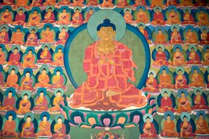 Tiibetin buddhalaisuus; seinämaalaus; meditoiva Buddha; monet pienet buddhat; Chemre Gompa luostari; Chemrey; Ladakhin alue; Jammu ja Kashmir; Intia; Etelä-Aasia; Aasia tekijältä Unbekannt
