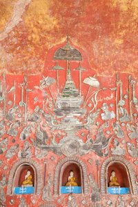 Seinä pienillä buddhoilla ja lyijylasihahmoilla, Shwe Yaunghwe Kyaungin luostari, Nyaungshwe, Inle-järvi, Myanmar (kuva) tekijältä Unbekannter Künstler