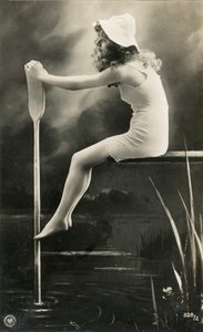 Frau im Nachthemd, ca. frühe 1900er (Postkarte)