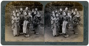 Isosiskot ja pikkuveljet nousevan auringon maassa, Yokohama, Japani, 1904 tekijältä Underwood and Underwood