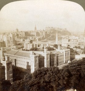 Edinburgh, Calton Hill, S.W. linnaan, vanhan hautausmaan yli, Skotlanti, 1902. tekijältä Underwood and Underwood