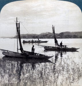 Kalastusveneet tulevat kotiin auringonlaskun aikaan lähellä Yokohamaa, Japanissa, 1904. tekijältä Underwood and Underwood
