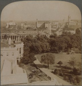 Laivastoosastolta... Valkoisen talon ja valtiovarainministeriön ohi Capitol, Washington, U.S.A, 1902. tekijältä Underwood and Underwood