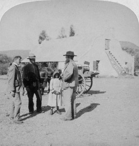 Buurien maanviljelijän haastattelu hänen kotonaan lähellä Brandfortia Etelä-Afrikassa, buurisota, 1901. tekijältä Underwood and Underwood