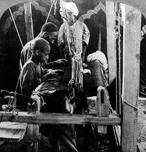 Huivinkutojat, Kashmir, Intia, 1900-luku. tekijältä Underwood and Underwood