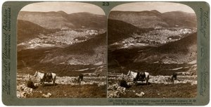 Shechem, lounaaseen Ebal-vuorelta, Palestiinasta, 1900-luku. tekijältä Underwood and Underwood