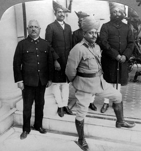 Gwaliorin Maharaja kotona, Madhya Pradeshissa, Intiassa, 1900-luku. tekijältä Underwood and Underwood