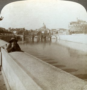 Tiber-joki, Castel Sant Angelo ja Pietarinkirkko, Rooma, Italia. tekijältä Underwood and Underwood