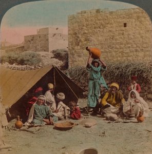 Ei ole paikkaa kuin koti! - mustalaissepän asunto ja kauppa, Syyria, 1900. Taiteilijat: Elmer Underwood, Bert Elias Underwood.
