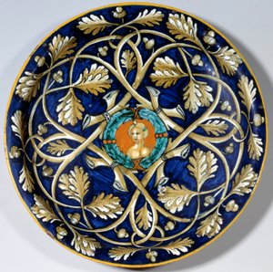 Fajansilevy, jossa naarasrintakuva. 1500-luvun Pariisi. Musee du Louvre tekijältä Unknown artist