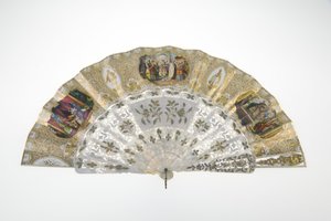Tuuletin, n.1860, painettu ja maalattu paperi, helmiäismetalli, kulta-, hopea- ja kuparimetallit ja peili, valmistaja tuntematon tekijältä Unknown artist