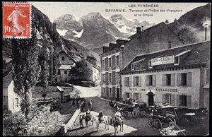 Les Pyrenees, Gavarnie: Hotel des Voyageursin ja sirkuksen terassi - postikortti, 1800-luvun loppu tekijältä Unknown artist