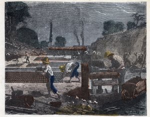 Tiilen valmistus 1800-luvulla: muottityöntekijä täyttää muottinsa savitahnalla, sitten oppipoika laittaa tiilen lattialle kuivumaan. Kaiverrus 1800-luvun lopulla. tekijältä Unknown artist