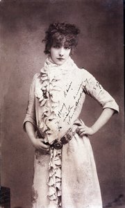 Henriette Rosine Bernardin muotokuva Sarah Bernhardtissa (1844-1923), nimikirjoitus tekijältä Unknown artist
