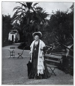 Muotokuva rouva Juliette Adamista (s. Lambert) (1836-1936), ranskalainen kirjailija, polemisti ja feministi Nizzassa vuonna 1905. tekijältä Unknown artist
