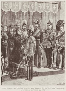 Kuningatar Victoria koristaa upseereita ja sotilaita tekijältä Unknown Artist