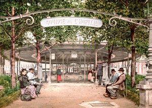 Näkymä Vichyn sairaalasta: Sairaalan lähde. Photochrome sd. v. 1890. tekijältä Unknown artist