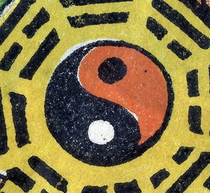 Yin ja Yang. Kiinalainen koriste-esine. sd. 1800-luvulla. tekijältä Unknown artist