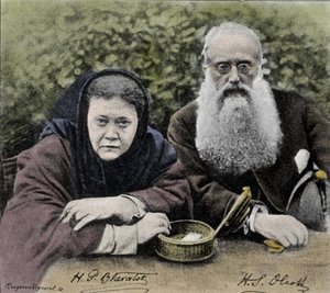 Elena Petrovna Blavatsky (1831-1891), venäläinen teosofi, Teosofisen Seuran perustaja vuonna 1875 Henry Steel Olcottin kanssa. tekijältä Unknown artist