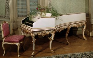 Itävaltalaisen säveltäjän Wolfgang Amadeus Mozartin (1756-1791) cembalo (itävaltalaisen säveltäjän Mozartin cembalo) 1700-luvun Praha, Mozartin museo tekijältä Unknown artist