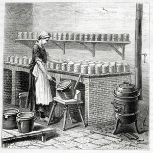 Camembert-juuston valmistus (juustomassa kaadetaan simpukoihin) - Louis Figuierin teoksessa "Teollisuuden ihmeet" tekijältä Unknown artist