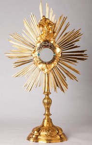 Monstrance. Vermeiliä, timantteja, väärennettyjä koruja Isä Jumala (Dieu le Père) -patsaalla. 1700-luvulla. tekijältä Unknown artist