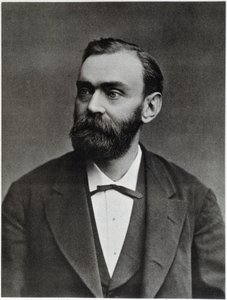 Alfred Nobel 50-vuotiaana - valokuvaus tekijältä Unknown photographer