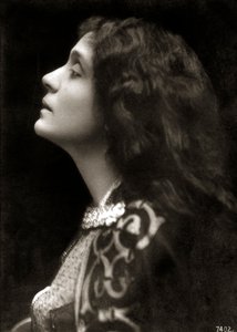 Eleonora Duse - muotokuva profiili tekijältä Unknown photographer