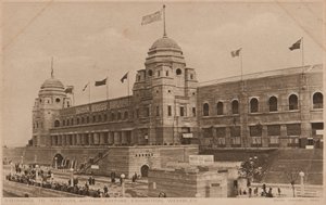 Sisäänkäynti stadionille, British Empire Exhibition, Wembley tekijältä Unknown photographer
