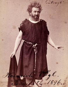 Saksalainen tenori Heinrich Vogl (1845 - 1900) Logen roolissa Richard Wagnerin Siegfriedissä Bayreuthissa. 1896 tekijältä Unknown photographer