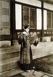 Kusang Coreenne tanssija (1800-luvun loppu). tekijältä Unknown photographer