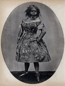 Monsters, koiranainen. Valokuvaus, 1800-luvun loppu, Pariisi. Coll. Selva. tekijältä Unknown photographer
