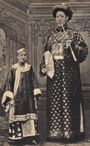 Les Monsters, Kiinan jättiläinen. Valokuvaus, 1800-luvun loppu, Pariisi. Yksityinen kokoelma. tekijältä Unknown photographer