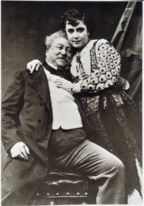 Muotokuva Alexandre Dumas Pèrestä (1802 - 1870) ja hänen rakastajataristaan tekijältä Unknown photographer