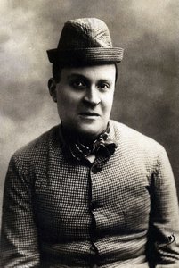 Muotokuva Dranemista (1869-1935), ranskalaisesta laulajasta ja musiikkihallin tähdestä. tekijältä Unknown photographer