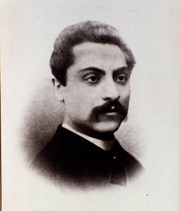Giuseppe Martuccin muotokuva (valkoinen kuva) tekijältä Unknown photographer