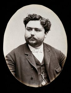 Isaac Albenizin muotokuva tekijältä Unknown photographer