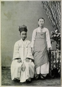 Muotokuva Coreen-virkailijasta ja hänen vaimostaan 1800-luvun lopulla. tekijältä Unknown photographer