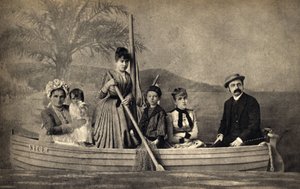Perheen muotokuva valokuvaajan kanssa, lavastettu veneessä. Valokuvaus, 1800-luvun loppu, Pariisi. Coll. Selva. tekijältä Unknown photographer