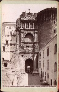 Castel Nuovon riemukaari, Napoli, n. 1880 (valokuva). tekijältä Unknown photographer