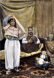 Tunisialainen tanssija. 1800-luvun valokuvaus. tekijältä Unknown photographer